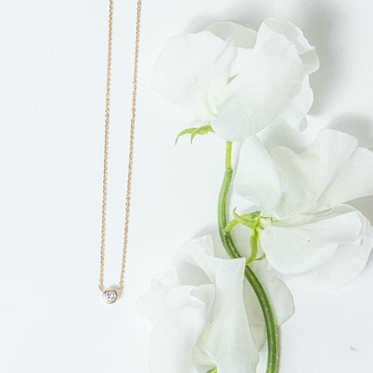 K18/Pt  0.15ct ベゼルネックレス